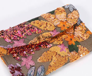 Monedero bordado étnico de estilo bohemio para niñas, diseño de retazos con patrón geométrico de Tradebyd - Product Image 1