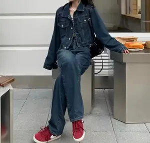 Veste en jean pour femmes déchirée sur mesure en gros |   Manteau en jean tendance et élégant OEM |   Fournisseur de Vêtements Extérieurs en Denim de Haute Qualité de Marque - Product Image 4