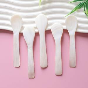 Cuillère à perles luxueuse au design ancien fabriquée à la main pour les personnes exigeantes - Product Image 6