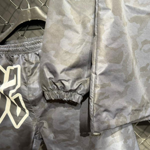 Chándal Cortavientos de Alta Calidad, Pantalón Acampanado y Chaqueta con Cremallera, 100% Nailon, Líneas Reflectantes, Chándal Cortavientos para Hombre - Product Image 2