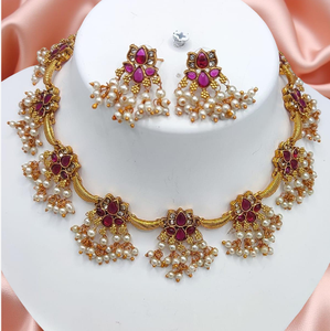 Ensemble de collier et de boucles d'oreilles traditionnels indiens ethniques en or avec des perles et des pierres serties, avec des boucles d'oreilles pendantes pour mariage et fête - Product Image 5