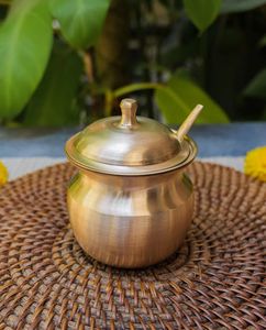 หม้อน้ำ lota ทองแดงบริสุทธิ์ทำด้วยมือทรงกลมสำหรับใช้ในบ้านวัดทุกวันและโซลูชันการเก็บน้ำที่เป็นมิตรกับสิ่งแวดล้อม - Product Image 5