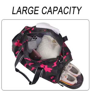 Sac de sport personnalisé sac polochon de style décontracté pour bagages de voyage de gymnastique utilisation en plein air doublure en polyester sacs de sport à bas quantité minimale de commande - Product Image 4