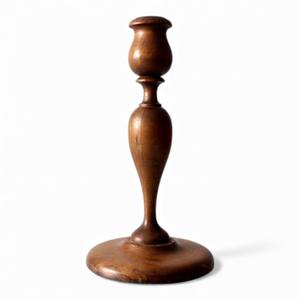 Candelabro Alto Rústico de Madera para Velas Cónicas con Base Delgada de Diseño Artesanal, Perfecto para una Exhibición Elegante en el Hogar, Único - Product Image 2