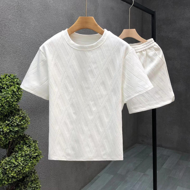 เสื้อสีขาว + กางเกง