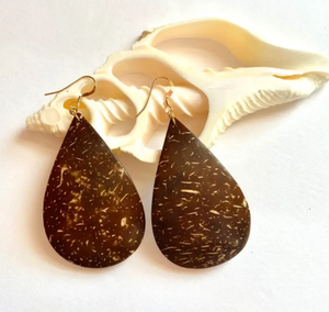 Pendientes de concha de coco minimalistas, hechos a mano y sostenibles para un aspecto natural diario - Product Image 5