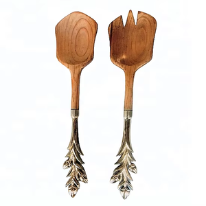 ชุดมีดสลัดไม้ที่มีด้ามจับดีไซน์โลหะอุปกรณ์ในครัวที่ดูเรียบง่าย - Product Image 1