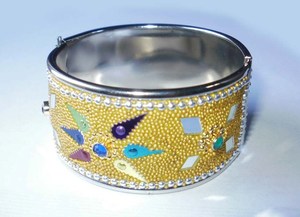 Brazalete de Cobre en Tono Plateado de Lujo Hecho a Mano con Elegante Diseño de Mosaico de Joyas Multicolores en Forma de Estrella e Incrustaciones de Cuentas Doradas - Product Image 6