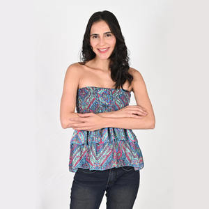 Hauts tubulaires à la mode pour femmes en tissu upcycled robe tube coupe ajustée à épaules dénudées - Product Image 2