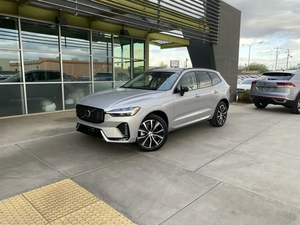 Vente rapide - Voiture d'occasion certifiée 2024 LHD RHD - Volvo XC60 SUV Ultra AWD - Faible kilométrage - Prêt à être expédié - Product Image 4