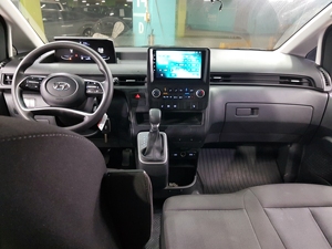 Xe gia đình hiện đại Hyundai Staria PU082820 năm 2023, xe đa dụng rộng rãi, tiện nghi, nội thất rộng rãi. - Product Image 3