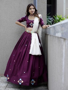 Nouvelle Collection de vêtements ethniques de travail manuel miroir pour femmes, Lehanga Choli du fournisseur et de l'exportation indiens - Product Image 3