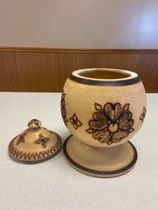 Urna Funeraria de Madera Vintage con Flores Talladas y Tapa, Urnas de Madera de Haya para Cremación de Adultos - Product Image 3