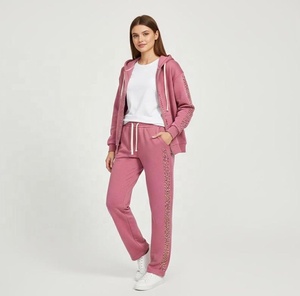 Nuevo Chándal de Alta Calidad 2026 Personalizado en Rosa Empolvado con Pedrería, Sudadera con Capucha y Pantalones de Chándal con Cristales Engastados a Mano, Chándal con Logotipo Personalizado - Product Image 1
