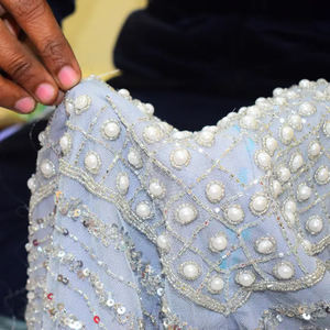 Diseñador Rajgadhia Exports con cuentas con cuello en V hasta el suelo vestido de noche cintura natural con bordado disponible a precio a granel - Product Image 5