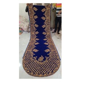 Robe longue traditionnelle africaine perlée de haute qualité pour les célébrations spéciales disponibles pour la quantité en vrac - Product Image 2