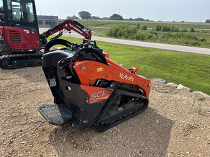 รถตักล้อยาง Kubota SCL1000 ปี 2022 มือสอง รับน้ำหนักได้ 4 ตัน พร้อมปั๊มไฮดรอลิก KYB และชิ้นส่วนแกนกลางของปั๊มและตลับลูกปืน ขาย - Product Image 4