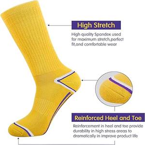 Chaussettes pour hommes avec votre propre logo Chaussettes pour hommes en coton sur mesure fabriquées par des sports habillés Conception et échantillons gratuits - Product Image 4