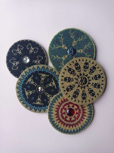 แผ่นรองแก้วปักลูกปัดหลากสีสวยงาม งานแฮนด์เมด สำหรับตกแต่งครัวและงานปาร์ตี้ โดย glowin fashion - Product Image 5