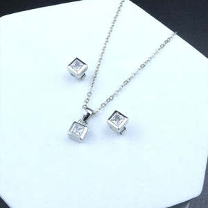 Conjunto de Joyería Zarkan Belle en Plata con Baño de Oro de 24K con Perlas y Diamantes para Bodas y Regalos - Product Image 5