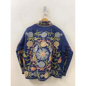 Chaqueta de Algodón Tipo Waffle Bordada a Mano con Diseño de Granada Índigo para Primavera - Product Image 2