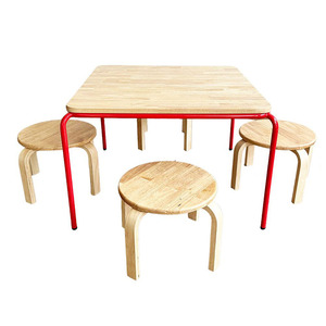 Table carrée de maternelle au design scandinave et ensemble de 4 chaises en bois KGD027 pour l'étude scolaire avec pieds en fer - Product Image 1