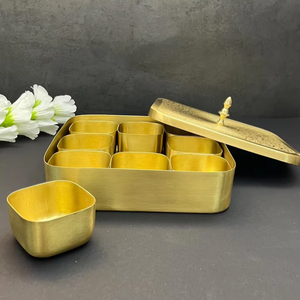 Boîte à épices en laiton au fini artistique pour accessoires de cuisine de luxe, rehaussant l'espace avec un attrait métallique traditionnel - Product Image 1