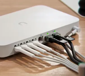 Para UXG-Conmutador de puerta de enlace de fibra POE y QoS 4x 2.5GbE RJ45 2x SFP + 5 Gbps Capacidad de conmutador - Product Image 4