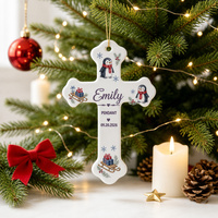Adorable Ornement Céramique en Forme de Croix, Plaque à Suspendre pour Arbre de Noël avec Impression Nom et Date, Motif Père Noël et Renne, pour Décoration Souvenir de Baptême