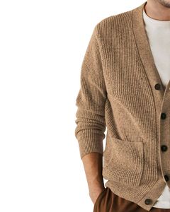 Pull en tricot épais à col en V pour homme, couleur camel, en coton, avec boutons sur le devant, design d'hiver, chaud, doux, confortable, mélange de laine - Product Image 2