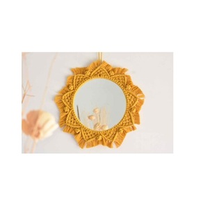 Espejo de pared colgante de macramé decorativo hecho a mano redondo con flecos bohemios para apartamento, sala de estar y dormitorio - Product Image 1