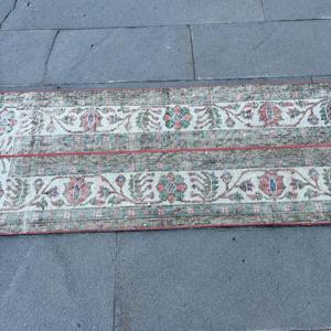 Alfombra Turca Pequeña de 1.8x4.8 pies, Alfombra Marroquí Blanca Vintage - Product Image 3