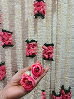 Mogra dan Ranunculus karangan bunga, dekorasi latar belakang panggung pernikahan, hiasan dinding bunga, tali bunga, dekorasi pesta acara