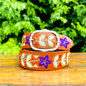 Pazli เข็มขัดหนังวัวแท้ดีไซน์เนอร์สำหรับทุกเพศปักด้ายลายดอกไม้สีเงินด้านสไตล์ลำลองแบบกำหนดเองสังกะสี - Product Image 1