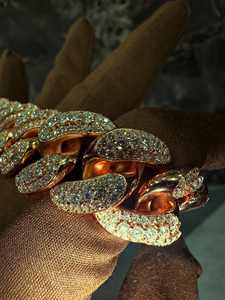 Chaîne cubaine entièrement pavée de pierres, plaqué or rose 14K, style Hip Hop de luxe, unisexe, vente en gros, logo personnalisé en usine, certifié IGI - Product Image 2