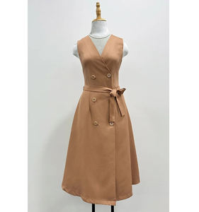 Vestido Midi de algodón sin mangas con forma básica que trae detalles de botón de ligereza resaltar El diseño del lazo atado a través de la cintura - Product Image 1