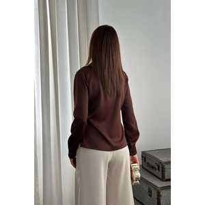 Chemise en satin marron pour femme avec détails boutonnés - Vente en gros de chemises et de blouses - Product Image 1