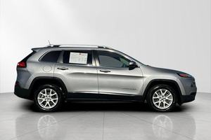 Jeep C-h-e-r-o-k-e-e L-a-t-i-t-u-d-e P-l-u-s F-W-D 2018 - Product Image 4