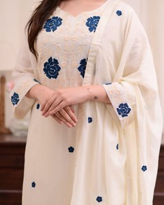 Lehenga Choli en soie imprimée et viscose avec broderie de sequins pour les invités de mariage, tenue de fête festive pour les petites filles - Product Image 3