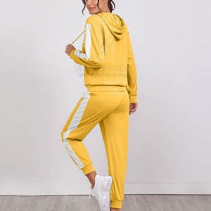 Chándal elegante de dos piezas con líneas simples y diseño relajado Chándal de tela Premium con ajuste moderno - Product Image 2