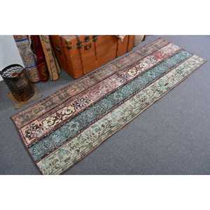 Alfombra Turca Vintage de 2.6x7.8 pies (79x237 cm), Alfombra con Bordes Azules y Rojos - Product Image 1