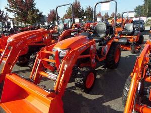 รถแทรกเตอร์ขนาดเล็กสำหรับ Kubota 2025 B2301HSD พร้อมส่วนประกอบกระปุกเกียร์ปั๊มเครื่องยนต์ที่จำเป็น - Product Image 6