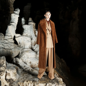 เสื้อโค้ทขนสัตว์ผู้หญิงสีน้ำตาลเสื้อโค้ทโอเวอร์ไซส์อัลปาก้าทำด้วยมือเสื้อผ้าฤดูหนาวสุดหรูสำหรับผู้หญิง56% สุริขน29% 15% ไนลอนในเวียดนาม - Product Image 4