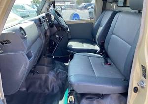 Unidad MANUAL usada para TOYOTA LAND CRUISER, camioneta en venta en línea, cabina única de 4.5L - Product Image 4