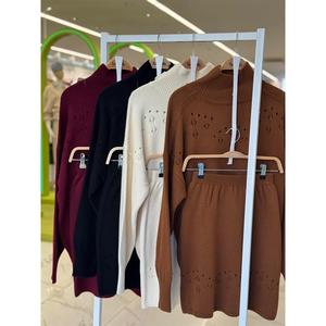 ชุดเสื้อถักคอเต่าลายฉลุ รุ่น 10256 สไตล์ลำลองสำหรับฤดูใบไม้ร่วง - Product Image 1