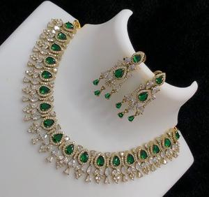 ชุดสร้อยคอทองเหลืองชุบทองคุณภาพดีประดับเพชร CZ ดีไซน์คลาสสิก พร้อมต่างหู เหมาะสำหรับงานปาร์ตี้และงานแต่งงานสำหรับผู้หญิง - Product Image 3