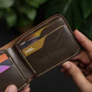 กระเป๋าสตางค์แบบพับได้รุ่นคลาสสิค No.55-V2 สีเขียวมะกอกเข้ม - Product Image 5