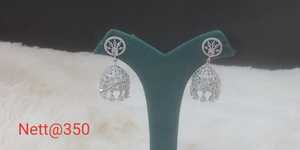 Pendientes radiantes de latón con diamantes americanos para mujer, elección de joyería de lujo para eventos nupciales y celebraciones culturales - Product Image 3