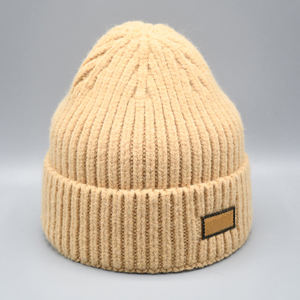 Bonnets d'hiver tricotés à motif écossais/à motifs personnalisés avec logo personnalisé, de haute qualité, chauds, teints, prêts pour les voyages - Product Image 6