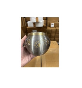 Venta al por mayor Funeral Latón Metal Mini Peltre Golden Odyssey Paw Pet Cremación Urnas para cenizas de mascotas - Product Image 1